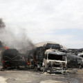 Atentado do Talebã explode 22 caminhões-tanque da Otan no Afeganistão Atentado do Talebã explode 22 caminhões-tanque da Otan no Afeganistão