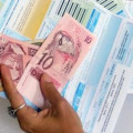 Bandeira vermelha rende R$ 95 milhões para distribuidoras em janeiro Bandeira vermelha rende R$ 95 milhões para distribuidoras em janeiro