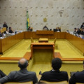 PT diz que STF foi influenciado pela “mídia monopolizada” no processo do mensalão PT diz que STF foi influenciado pela “mídia monopolizada” no processo do mensalão