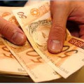 Governo estima salário mínimo de R$ 779 para 2015 Governo estima salário mínimo de R$ 779 para 2015