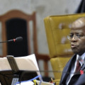 Joaquim Barbosa diz que deixará o Supremo em junho Joaquim Barbosa diz que deixará o Supremo em junho