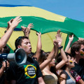 Protestos são legítimos e mostram que Brasil vive uma democracia, diz Rossetto Protestos são legítimos e mostram que Brasil vive uma democracia, diz Rossetto