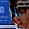 Desempregados já somam mais de 8 milhões em todo o Brasil Desempregados já somam mais de 8 milhões em todo o Brasil