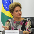 Usar a crise para chegar ao poder é versão moderna do golpe, afirma Dilma Usar a crise para chegar ao poder é versão moderna do golpe, afirma Dilma