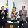Dilma sanciona lei que institui o Programa de Proteção ao Emprego Dilma sanciona lei que institui o Programa de Proteção ao Emprego