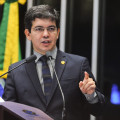 Randolfe sugere que Dilma decida continuidade do governo em referendo Randolfe sugere que Dilma decida continuidade do governo em referendo
