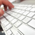 Pesquisa indica que 43% dos internautas fizeram mais compras online este ano