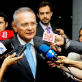 Renan anuncia comissão para avaliar “super-salários” nos três poderes Renan anuncia comissão para avaliar “super-salários” nos três poderes