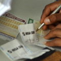 Apostas na Mega da Virada movimentam lotéricas; prêmio já chega a R$ 225 milhões Apostas na Mega da Virada movimentam lotéricas; prêmio já chega a R$ 225 milhões
