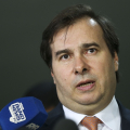 Maia defende privatizações e questiona estabilidade no emprego público