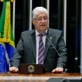 Após “querida” de Lula, senador propõe fim do tratamento cerimonioso de agentes