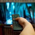 Pesquisa diz que 95% dos internautas navegam na web enquanto veem TV