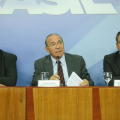 Governo e caminhoneiros fecham acordo; protesto é suspenso por 15 dias