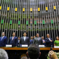 Em mensagem ao Congresso, Bolsonaro propõe uma nova Previdência