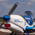 Embraer divulga fotos de protótipo de avião com propulsão elétrica