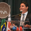 Presidente da OAB, Felipe Santa Cruz, é o entrevistado do Roda Viva nesta 2ª