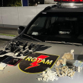 Ações da Rotam apreendem arma, drogas e rádios comunicadores